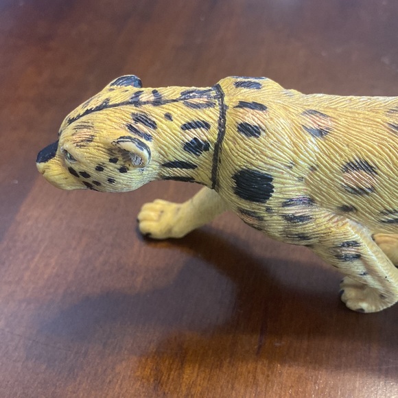 Plastic cheetah toy - Picture 5 of 6